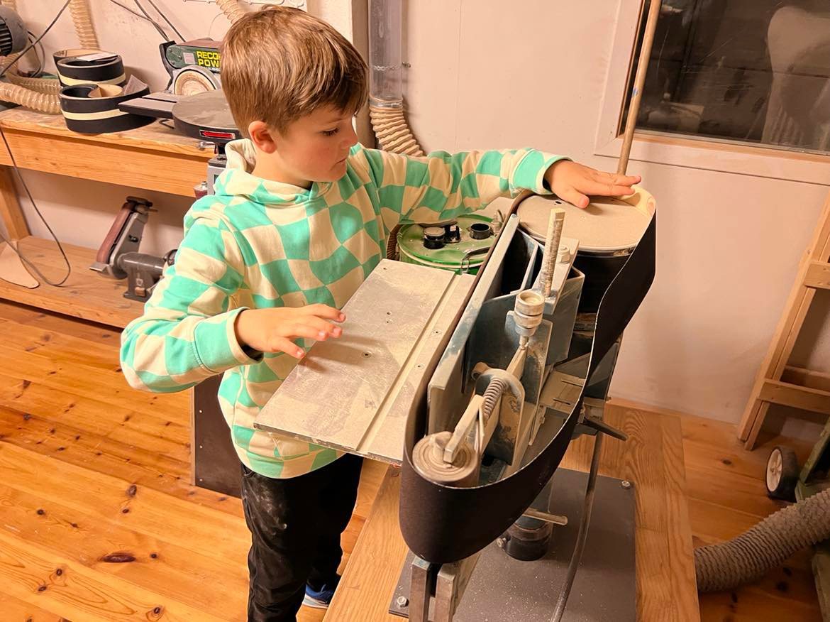 Nytt bånd på langsliperen